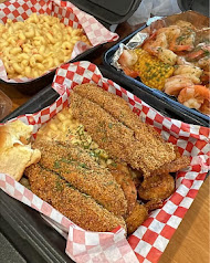 Fried catfish basket with mac & cheese and shrimp
